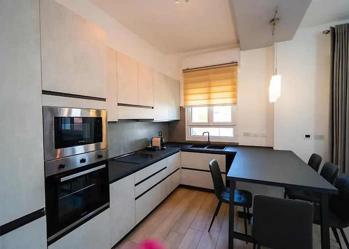 Elegante E Moderno A Apartament